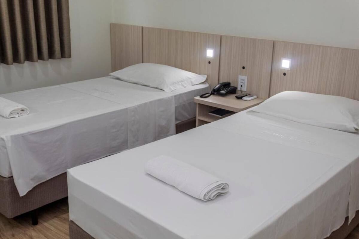 Minibar, escritorio, espacio para trabajar con un portátil y wifi gratis