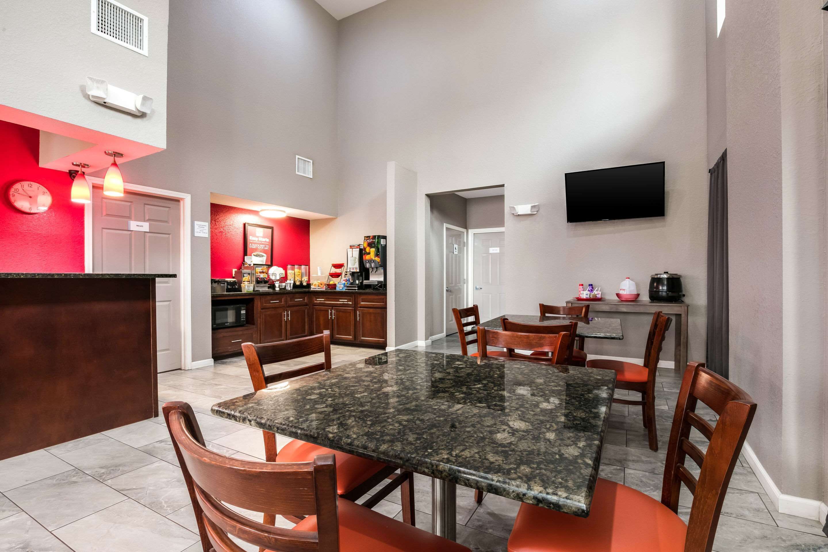 含每日外帶早餐