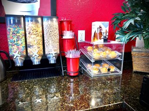 Free daily on-the-go breakfast - Econo Lodge Forrest City I-40 (Forrest City)