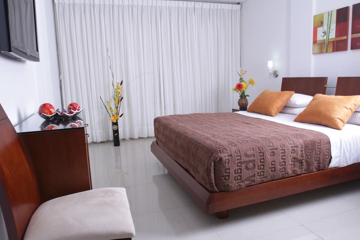 Standard Double Room, 1 Bedroom | 1 bedroom, minibar, desk, iron/ironing board