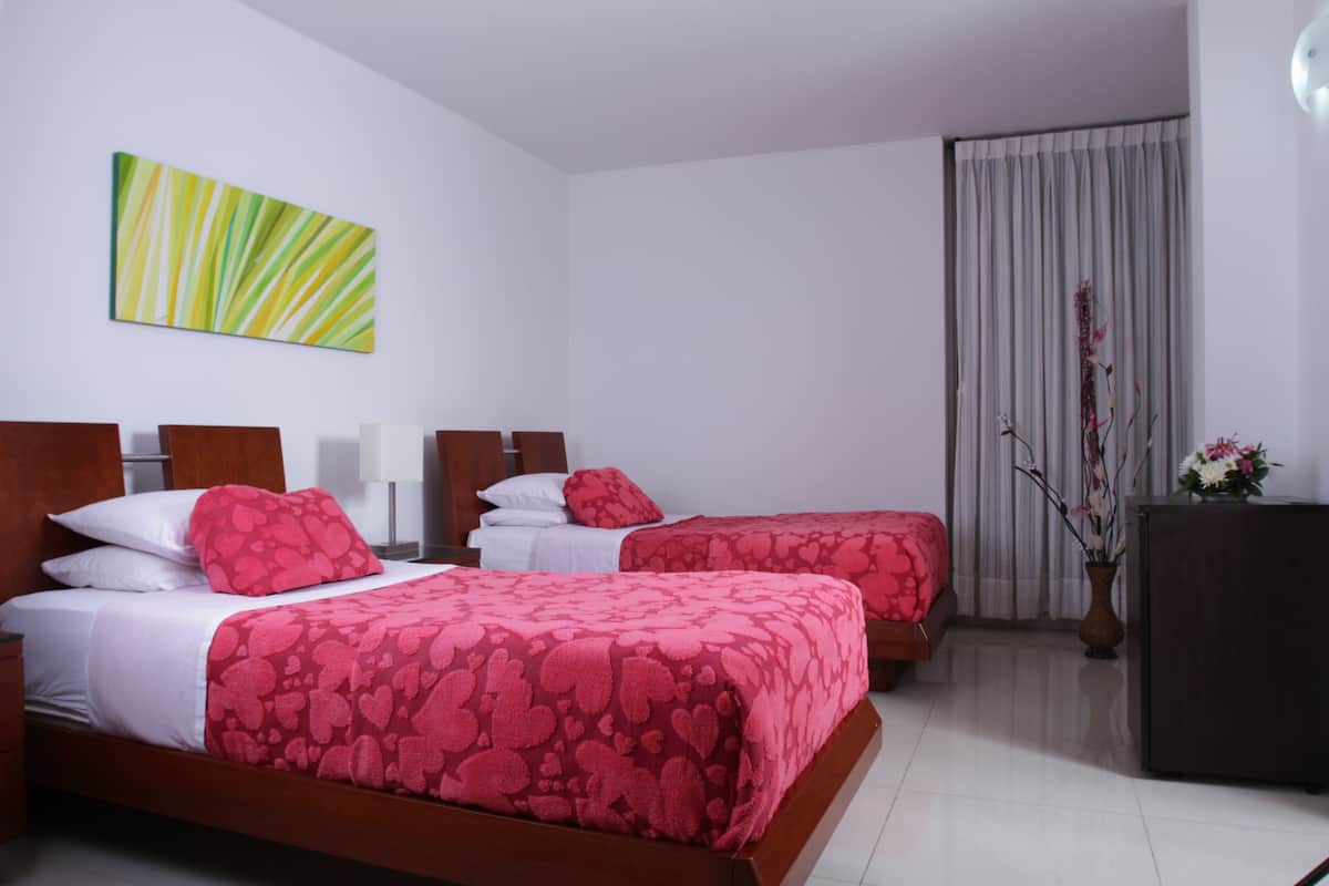 Executive Room, 1 Bedroom | 1 bedroom, minibar, desk, iron/ironing board