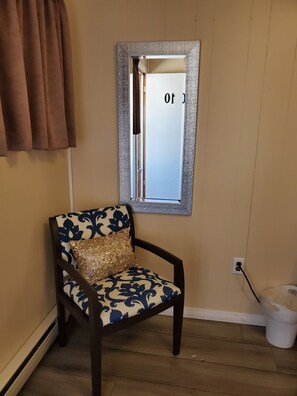 Standard Room, 1 Queen Bed | Desk, free wired Internet, bed sheets