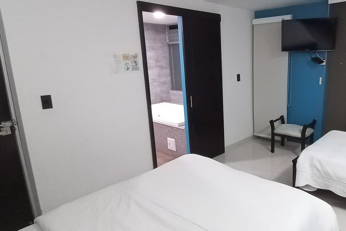 Minibar, escritorio y wifi gratis