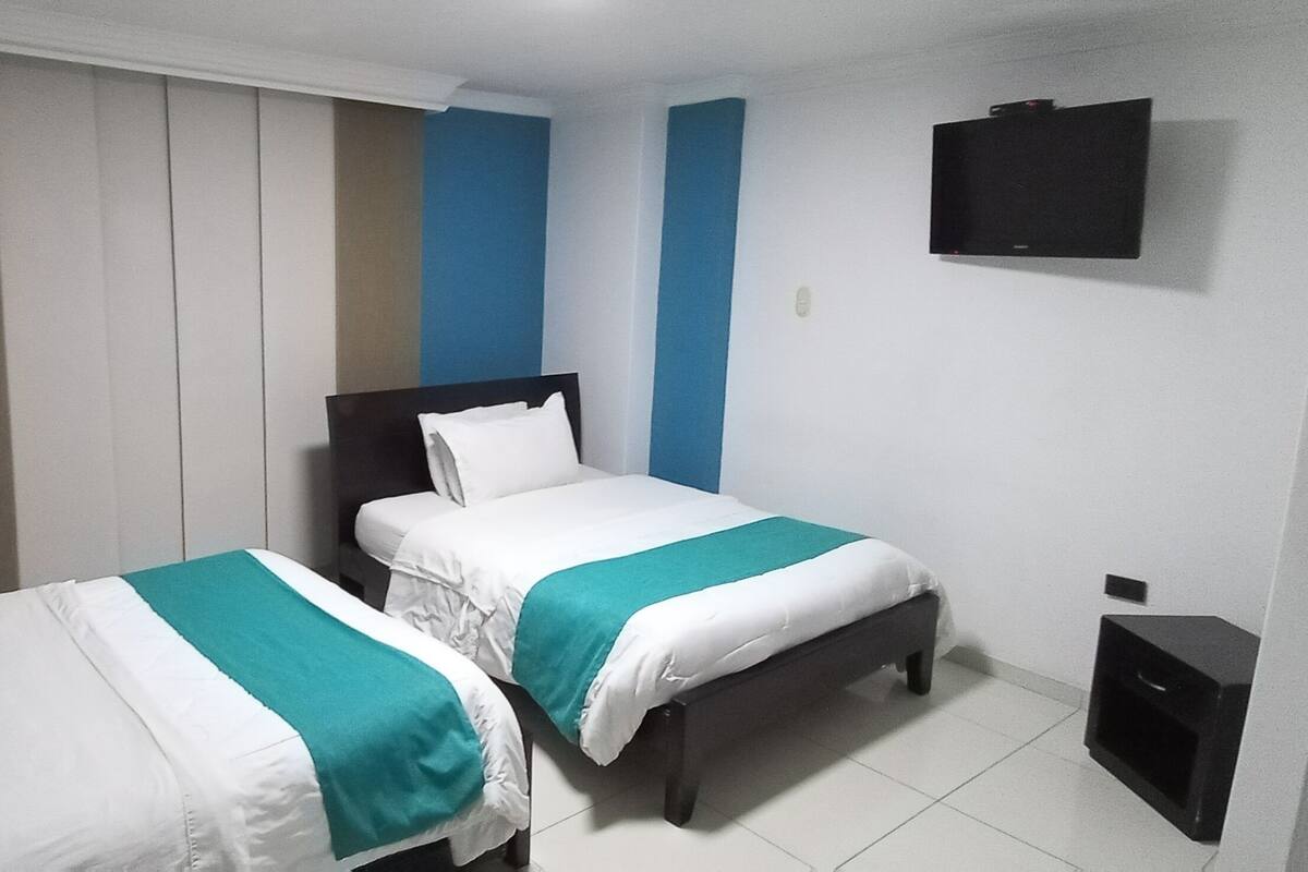 Minibar, escritorio y wifi gratis