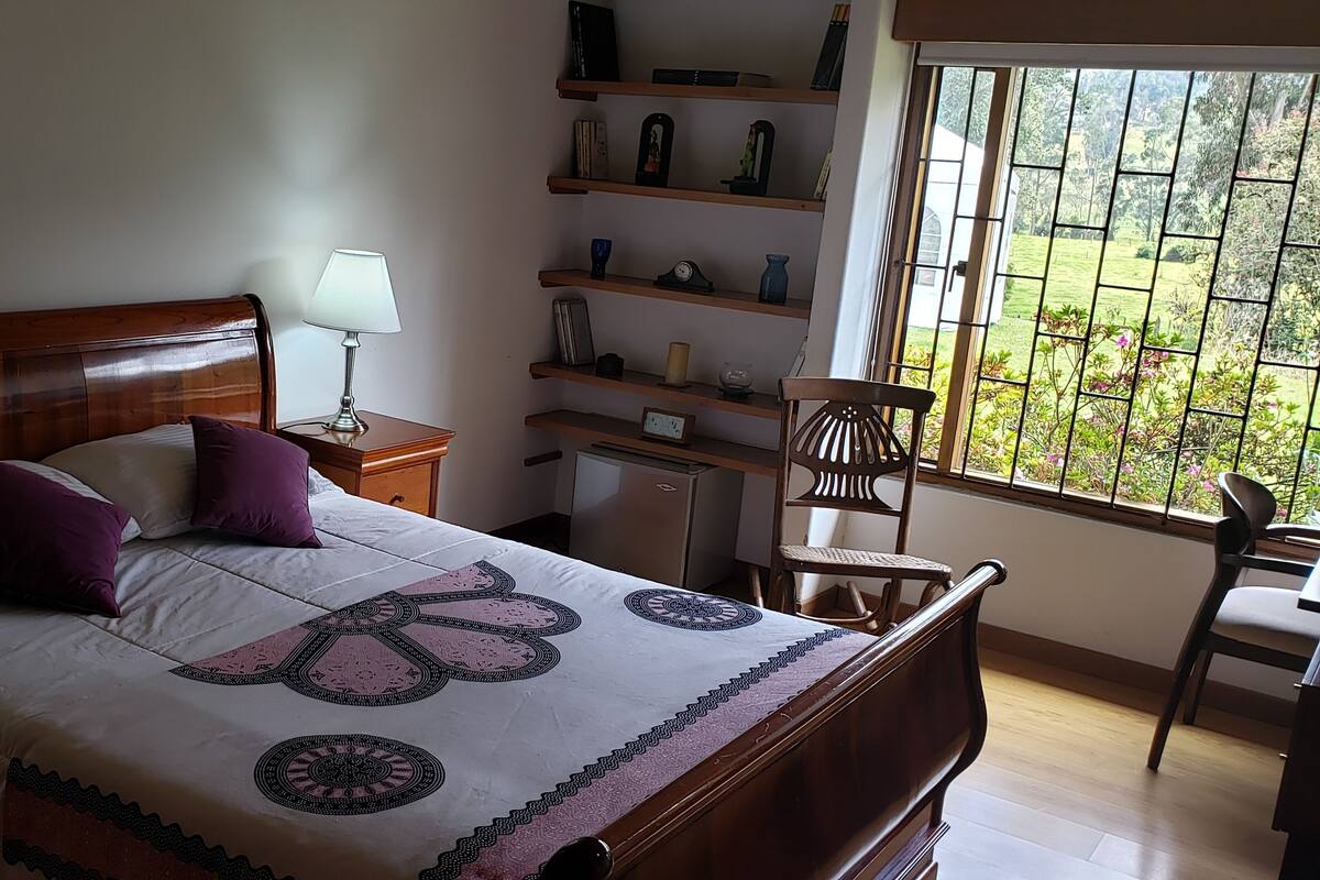 HABITACION JUNIOR SUITE COLINIAL | Ropa de cama de alta calidad, camas con pillow-top y cortinas blackout