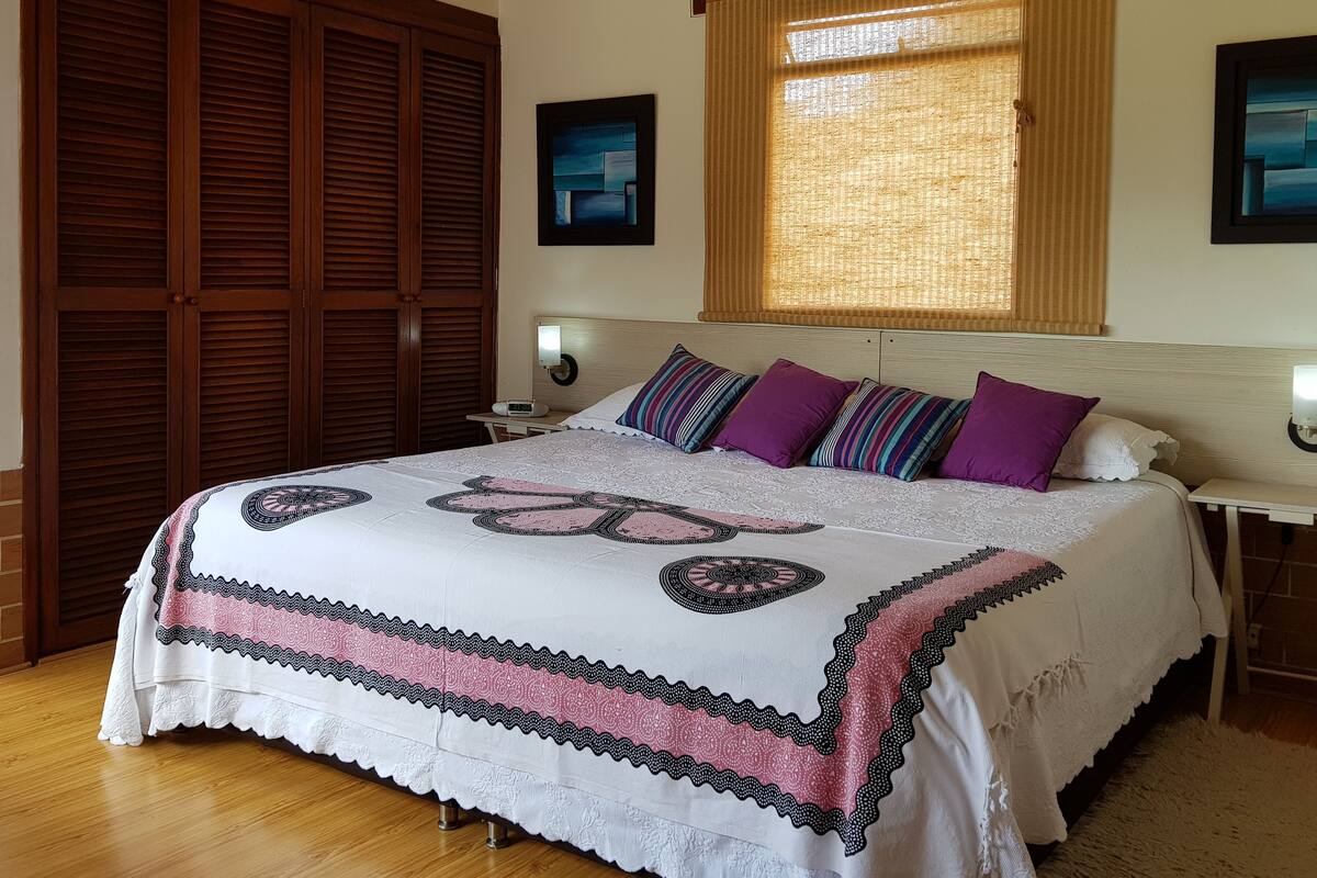 HABITACION SUPERIOR DOBLE | Ropa de cama de alta calidad, camas con pillow-top y cortinas blackout