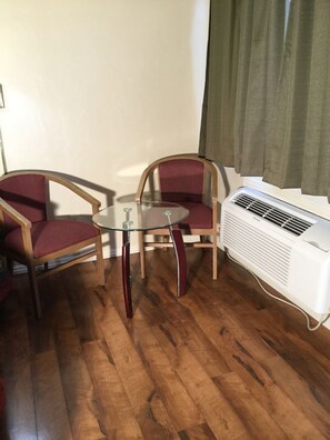 Standard Room, 1 Queen Bed | Desk, iron/ironing board, free WiFi, bed sheets - Diamond View Motel (Susanville)