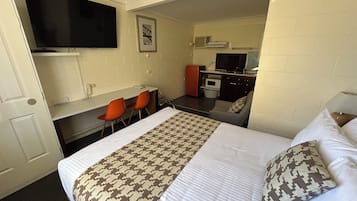 Superior dubbelrum - eget badrum | Mörkläggningsgardiner, strykjärn/strykbräda, gratis wi-fi och sängkläder