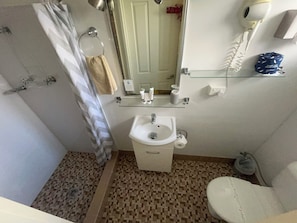 Superior Double or Twin Room, Ensuite | Bathroom | Shower, rainfall showerhead, hair dryer, towels