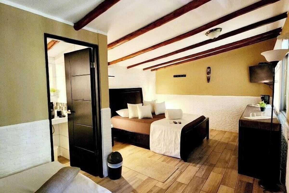 1 habitación, caja de seguridad en la habitación y ropa de cama
