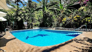 2 piscinas al aire libre, sillones reclinables de piscina