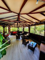 2 piscinas al aire libre, sillones reclinables de piscina