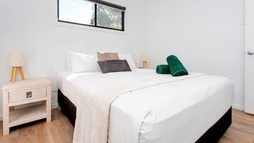 Parkview Two-Bedroom Cabin | Iron/ironing board, bed sheets