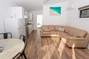 Executive-Ferienhütte | Wohnbereich | 0-Zoll-Flachbildfernseher mit Digitalempfang, LCD-Fernseher, DVD-Player