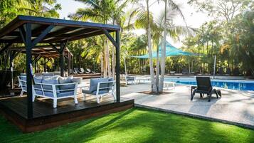 3 outdoor pools, a heated pool, open 8 AM to 6 PM, free cabanas
