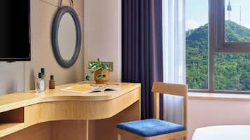 Premium bedding, in-room safe, desk, laptop workspace