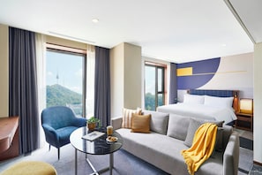 Suite, 1 habitación, con acceso al salón lounge del club, vista a la montaña | Ropa de cama de alta calidad y caja de seguridad en la habitación 