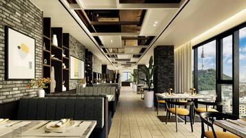 Un restaurante con paredes de ladrillo, mobiliario moderno y vistas a un paisaje urbano.