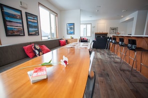 Townhome - 4 sovrum | 4 sovrum, vÀrdeförvaringsskÄp pÄ rummet och skrivbord