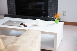 60-tums platt-tv med digitalkanaler och smart-tv