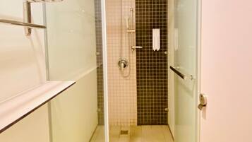 Rainfall showerhead, towels