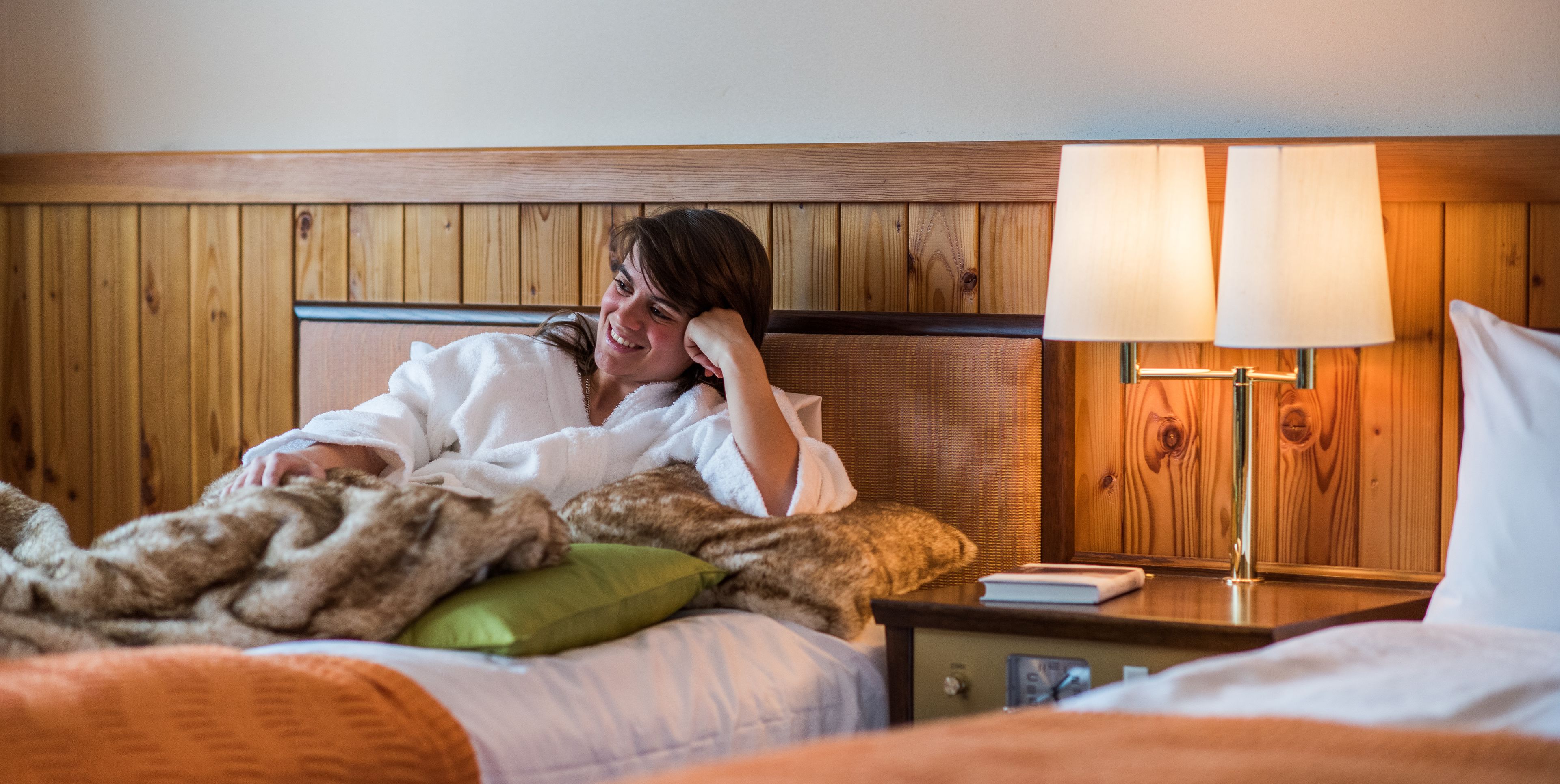 standard twin-non dog friendly, non smoking | in-room safe, desk, free wifi, bed sheets