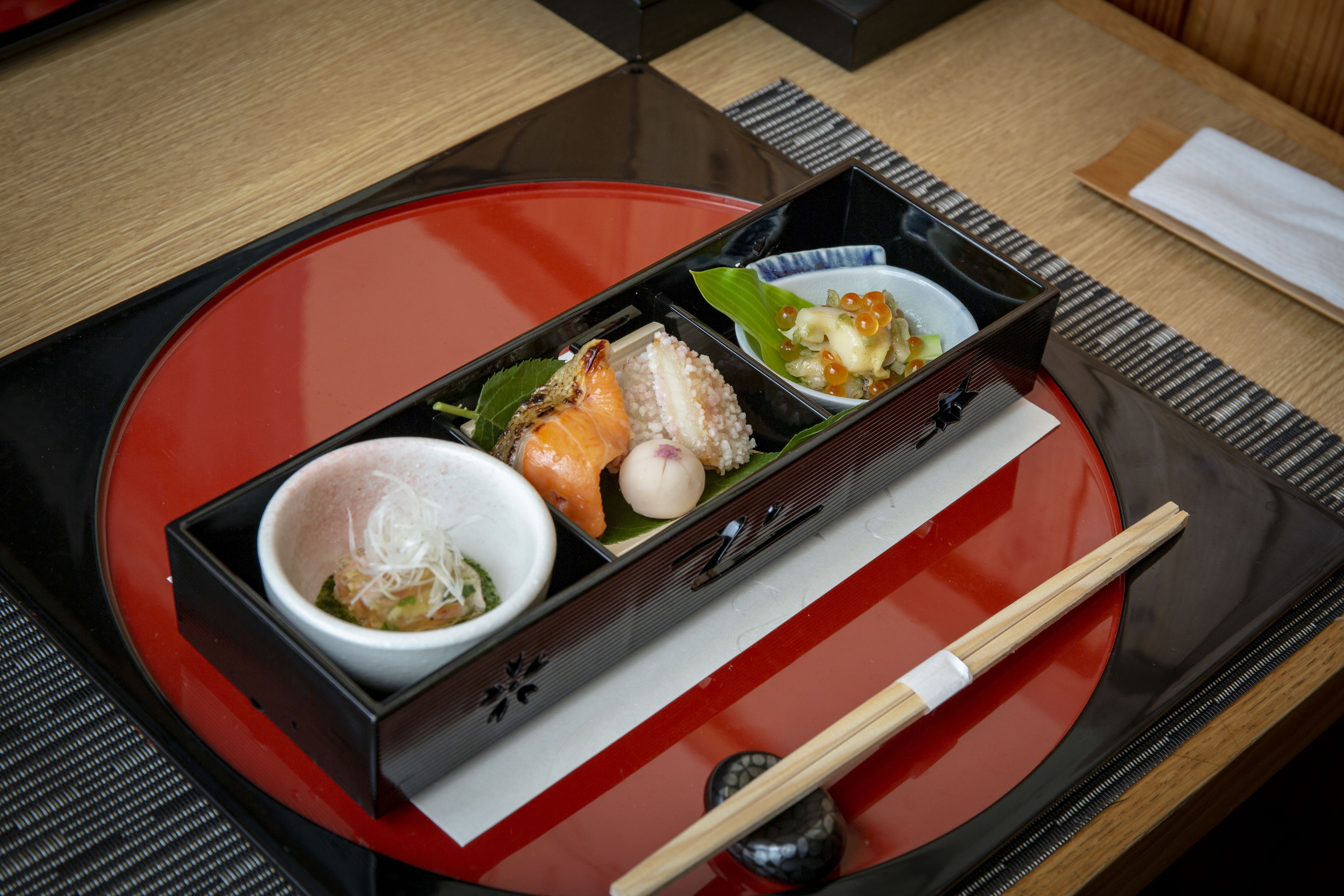 2 restaurants, dinner served, french cuisine