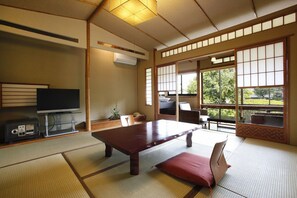 Phòng Tiêu chuẩn (Standard, 2nd floor) | Bộ đồ giường cao cấp, két bảo mật tại phòng, bàn 