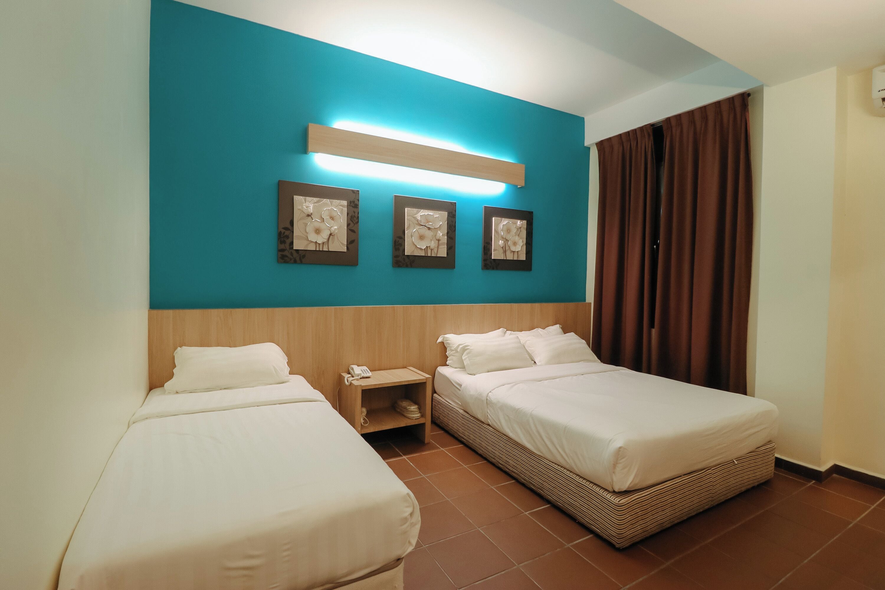 desk, laptop workspace, free wifi, bed sheets