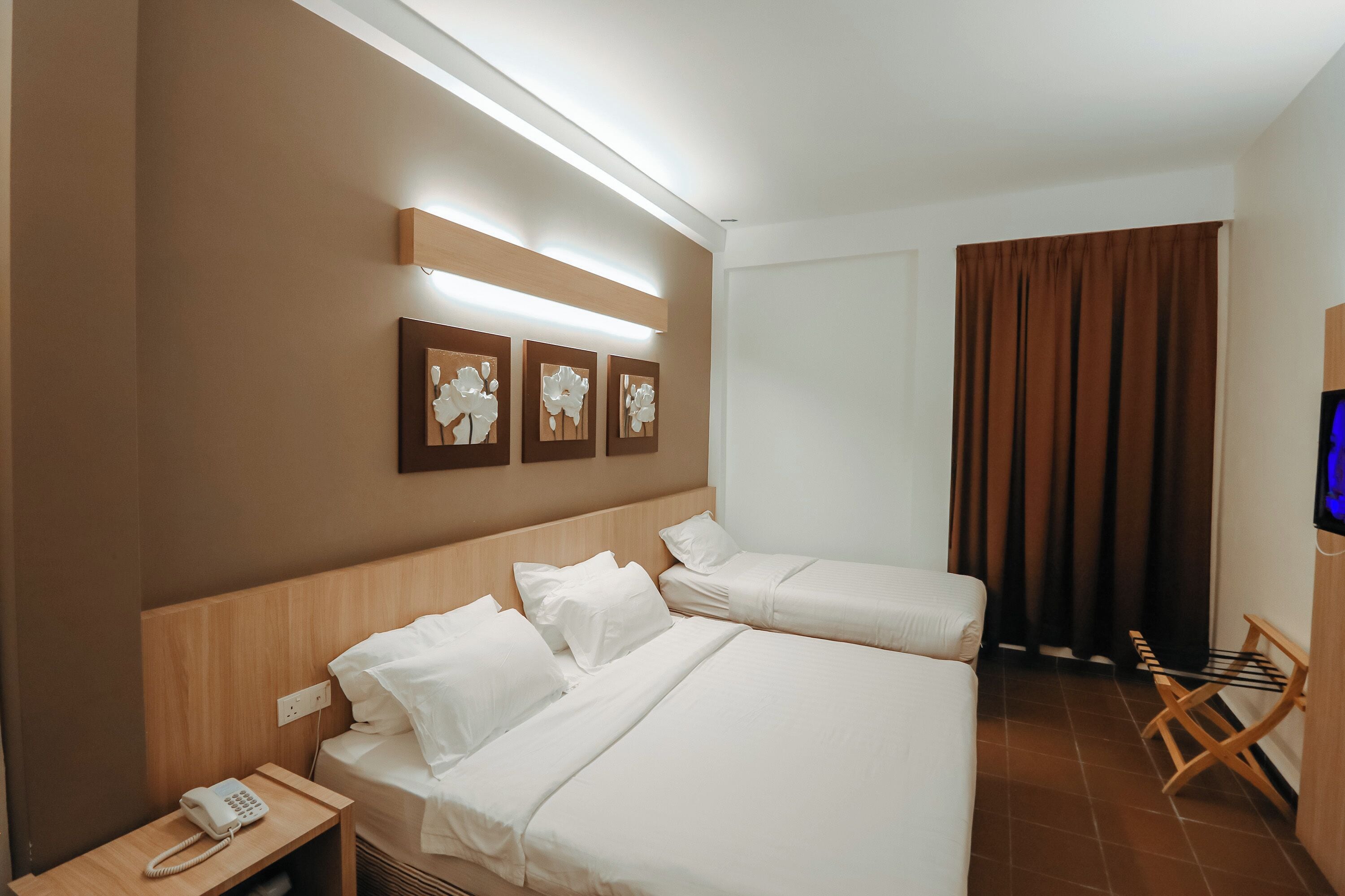 desk, laptop workspace, free wifi, bed sheets