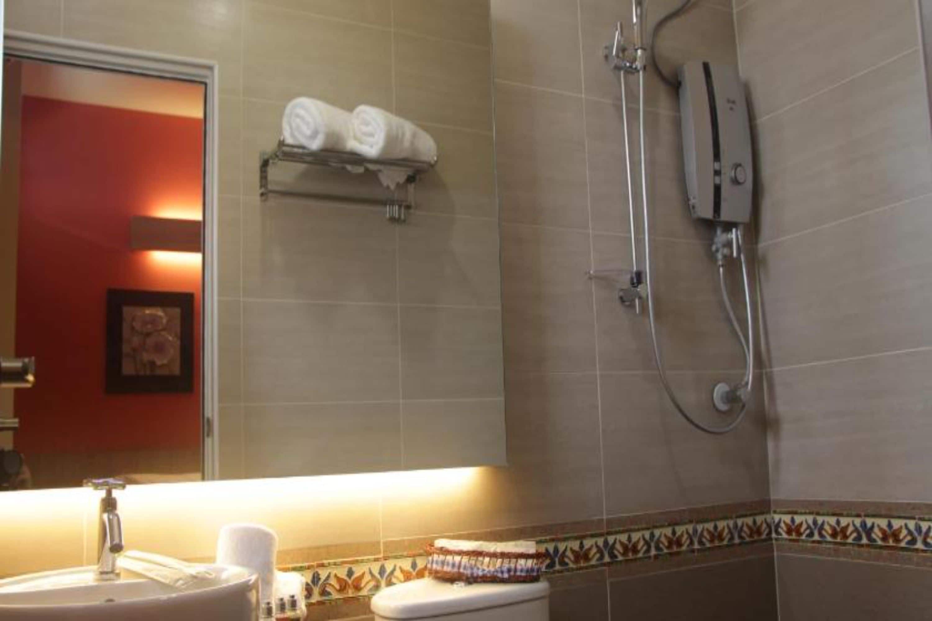 deluxe triple room | bathroom | shower, free toiletries, hair dryer, slippers