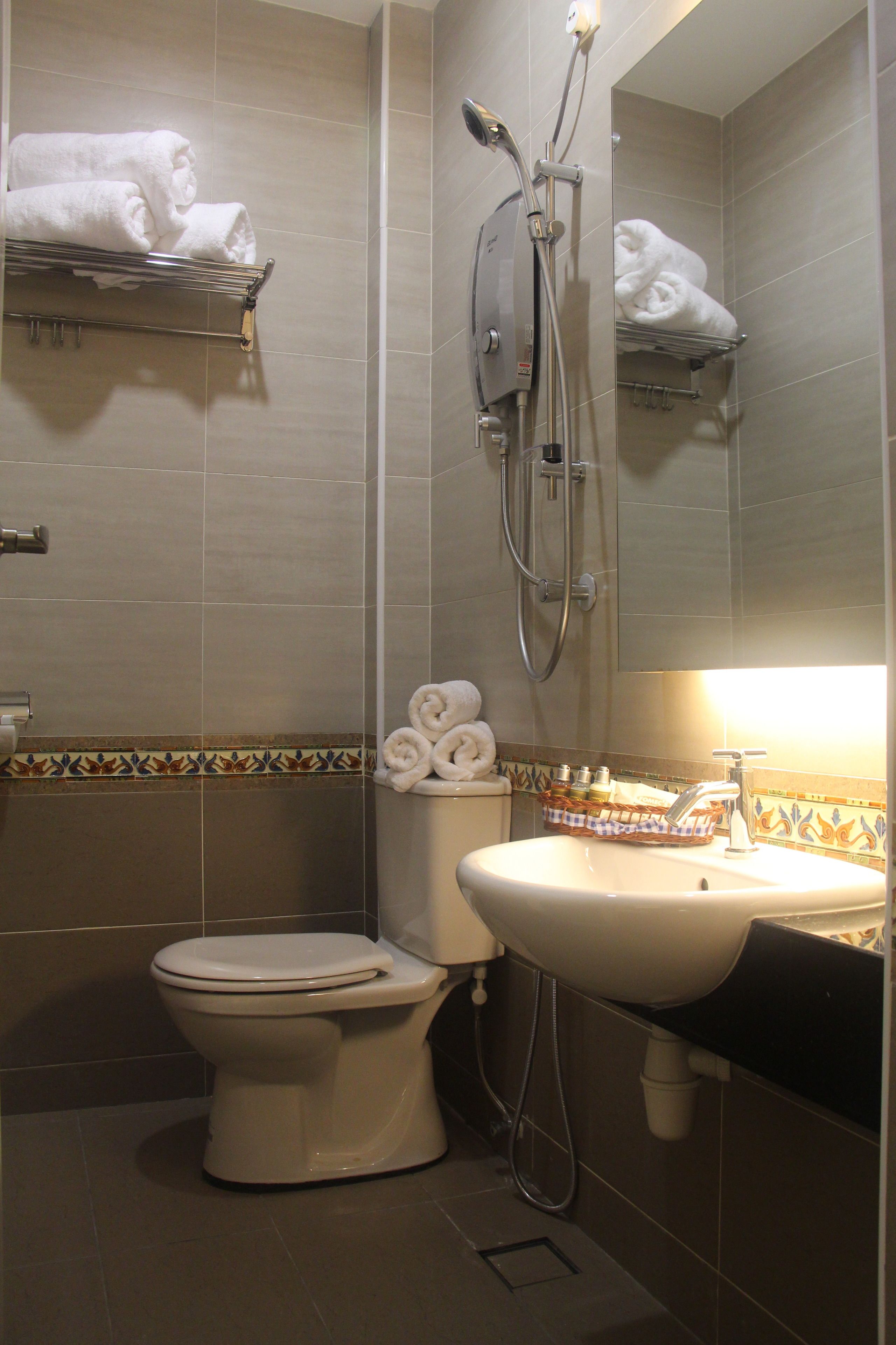 shower, free toiletries, hair dryer, slippers