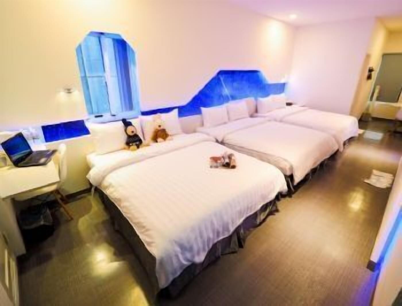 Desk, soundproofing, rollaway beds, free WiFi