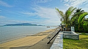 On the beach, beach shuttle - Sea Space Villa (Rawai)