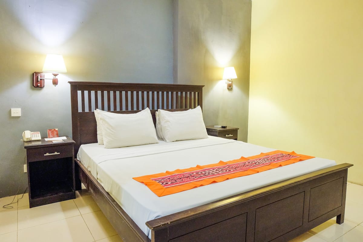 Desk, free WiFi, bed sheets