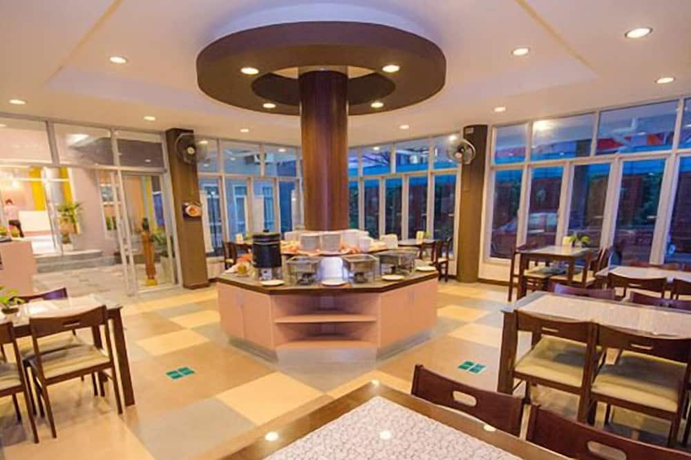 Charoenchit House
