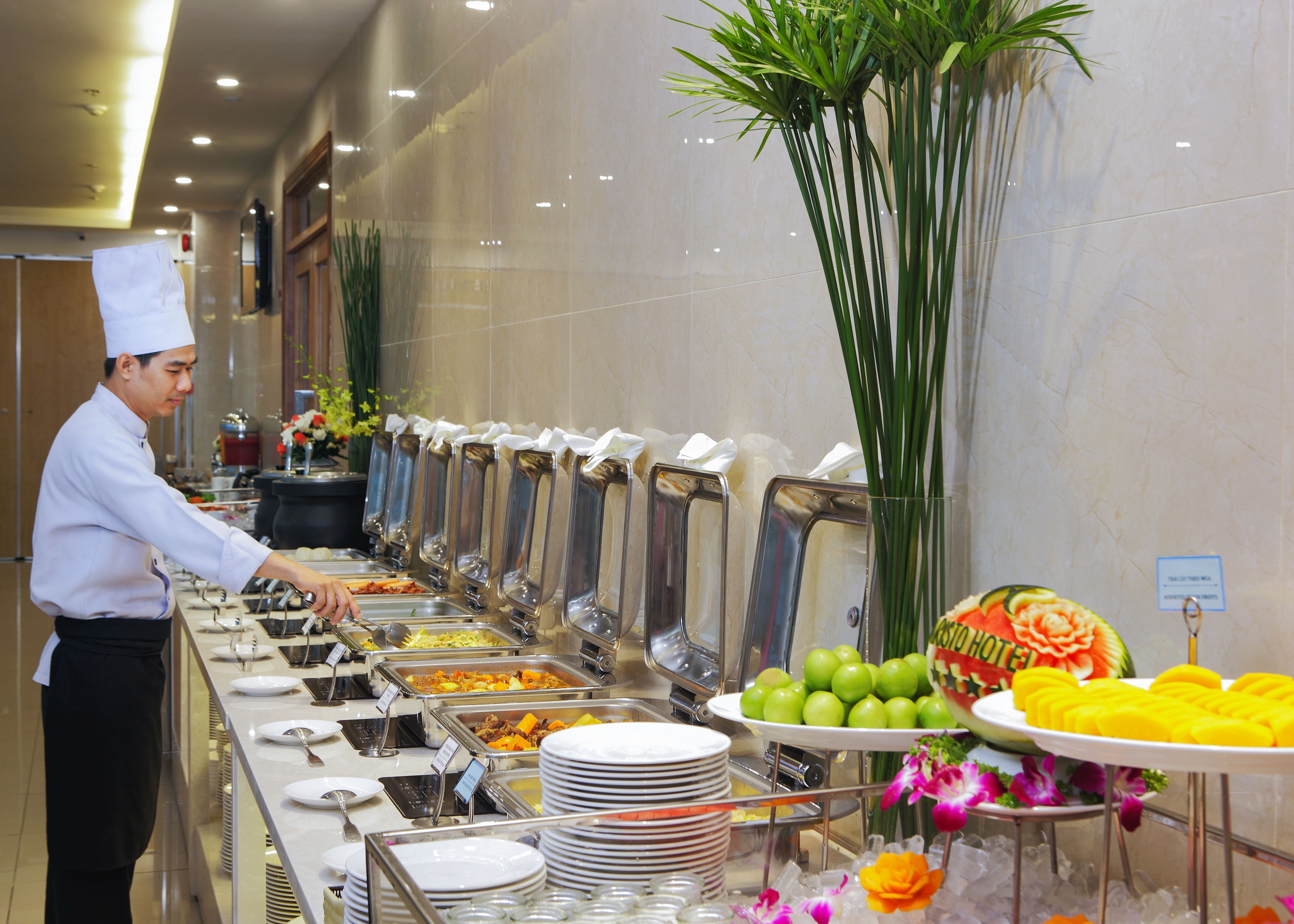daily buffet breakfast (vnd 280000 per person)