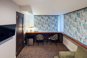 Deluxe Double Room | Living area