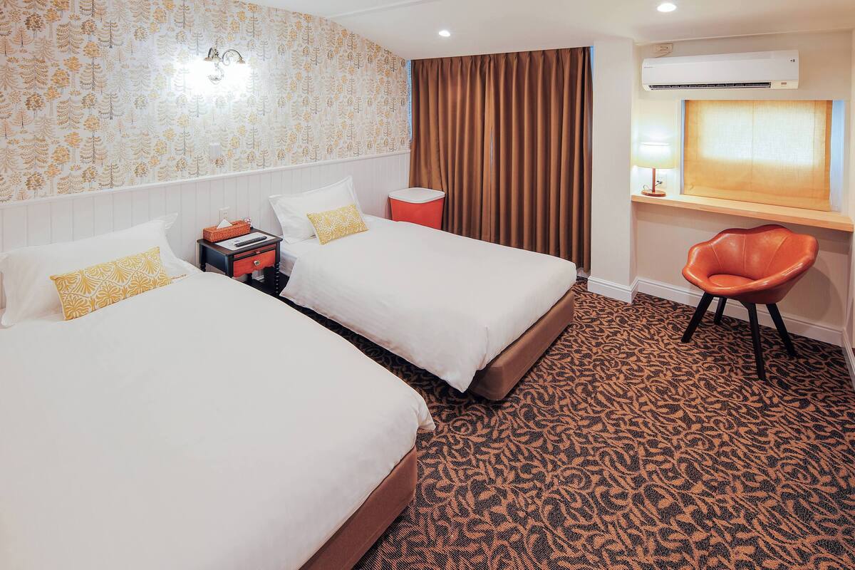 WiFi (free), individually decorated, individually furnished, bed sheets