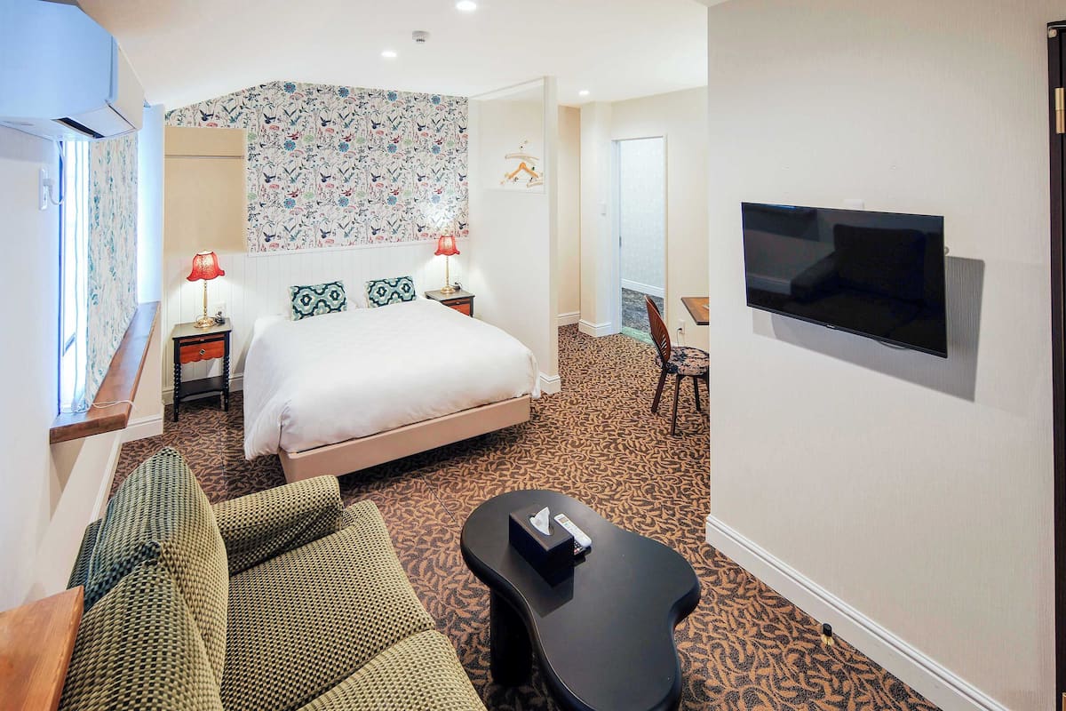 Free WiFi, individually decorated, individually furnished, bed sheets