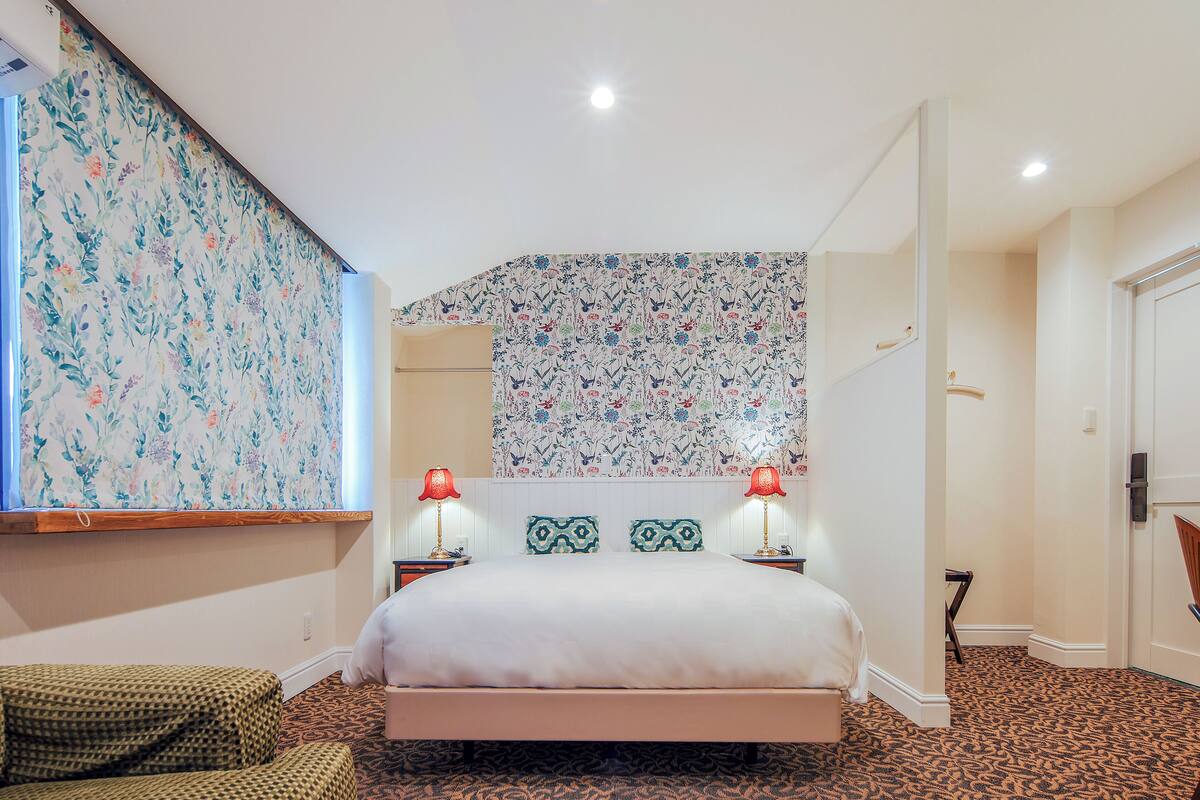 Deluxe Double Room | WiFi (free), individually decorated, individually furnished, bed sheets