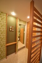 Decoración personalizada, sistema de insonorización y wifi gratis 