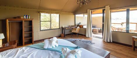 Tented Chalet | Desk, laptop workspace, blackout drapes, free WiFi