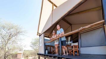 Tented Chalet | Desk, laptop workspace, blackout curtains, free WiFi