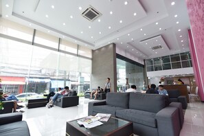 Área de estar no saguão