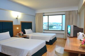 Quarto duplo | Escrivaninha, cortinas blackout, Wi-Fi de cortesia