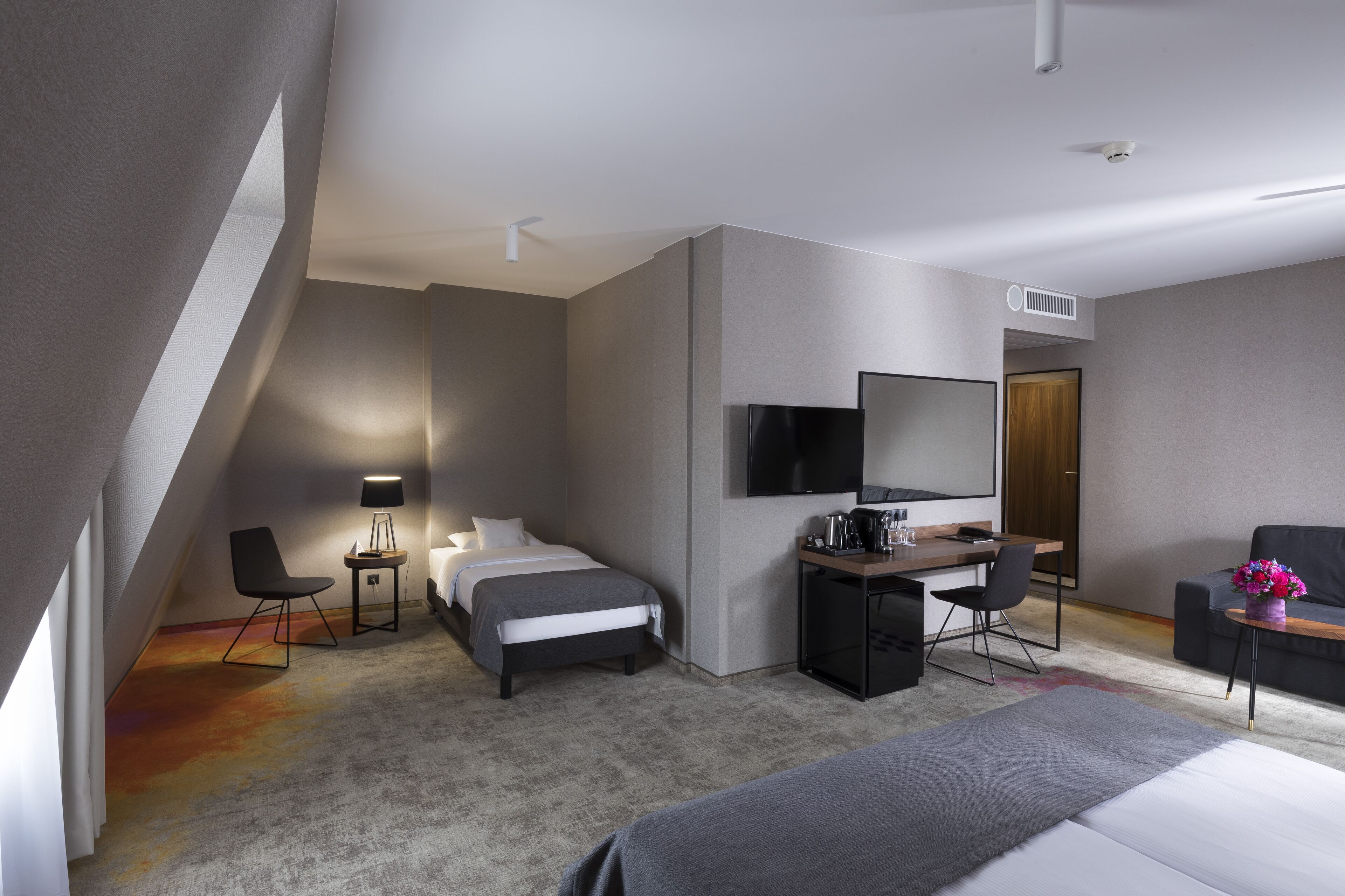 deluxe room (plus) | 1 bedroom, premium bedding, minibar, desk