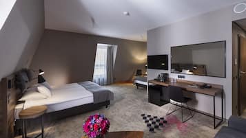 Deluxe Room (Plus) | Living area