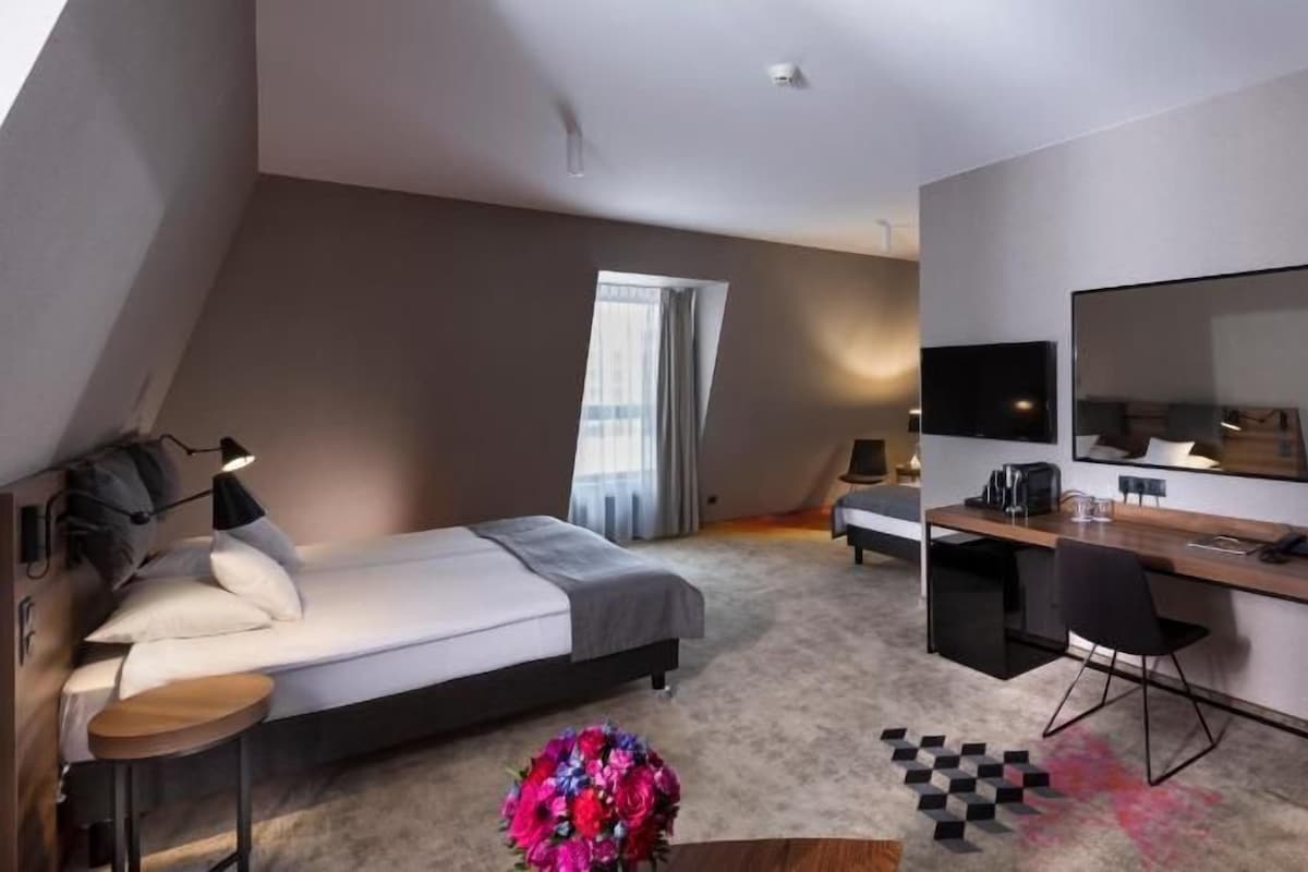 Premium bedding, minibar, desk, laptop workspace