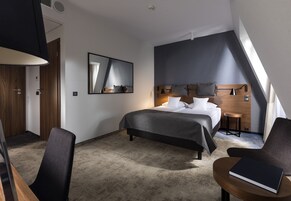 Apartment | Premium bedding, minibar, desk, laptop workspace